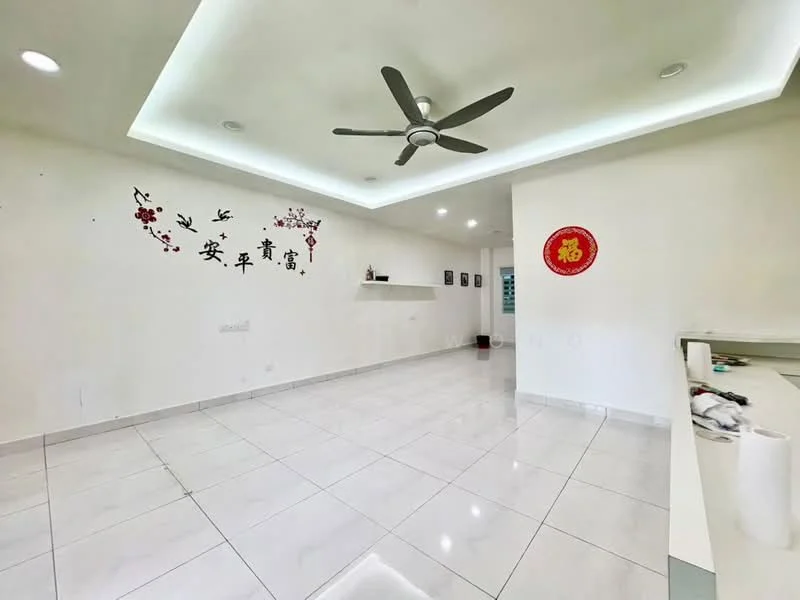 Living features: white painted walls, glossy white tile flooring, tray ceiling with recessed lighting, 5-blade ceiling fan, decorative wall art, open shelving, wall-mounted decor, large windows for natural light; style: modern.