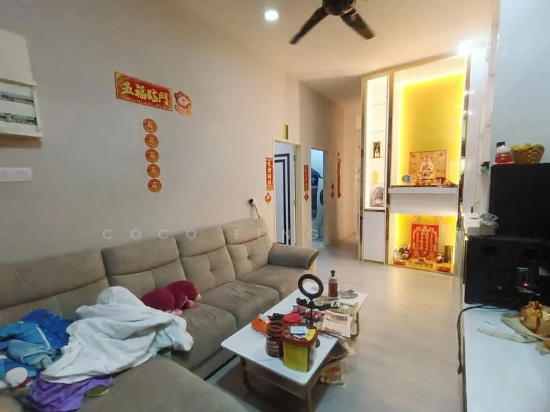 Living features: L-shape sectional sofa in beige, coffee table, wall-mounted TV, decorative wall with shelves, light-colored walls, recessed downlights, ceiling fan, flooring in light color, decorative items on shelves, Chinese decorations on walls; style: modern.
