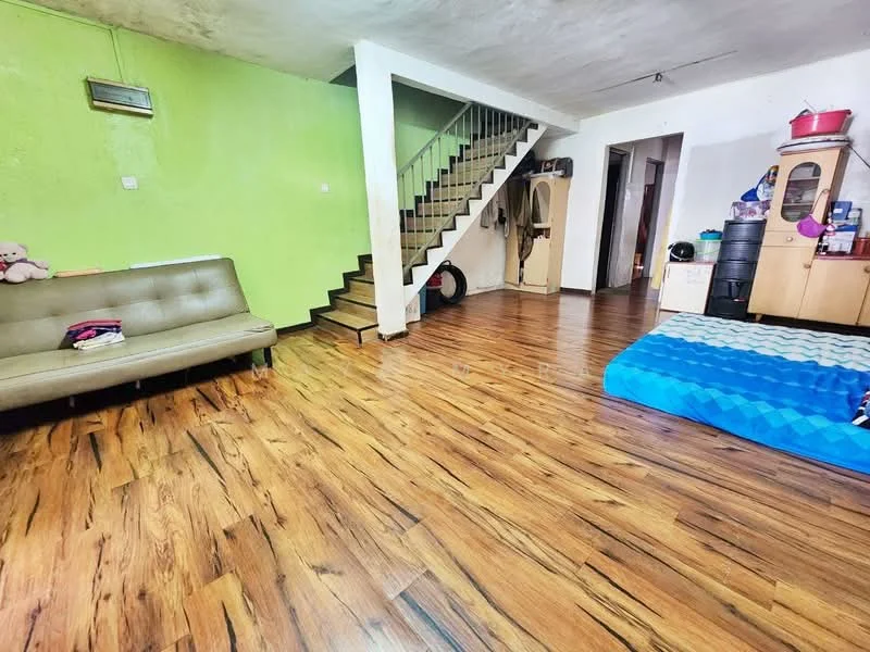 Living features: laminate wood flooring, green painted walls, exposed staircase, sofa in olive green, decorative wall with shelves, large window, built-in wardrobe, area rug with geometric pattern, wall-mounted air conditioning unit; style: modern.