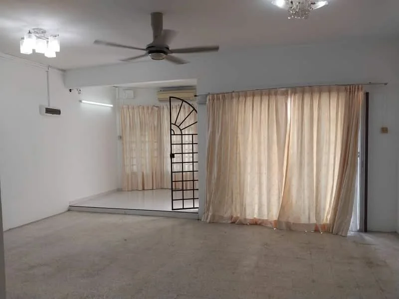 Living features: ceiling fan, recessed downlights, cream curtains, sliding glass door, white painted walls, tile flooring, air conditioning unit, step-up platform.