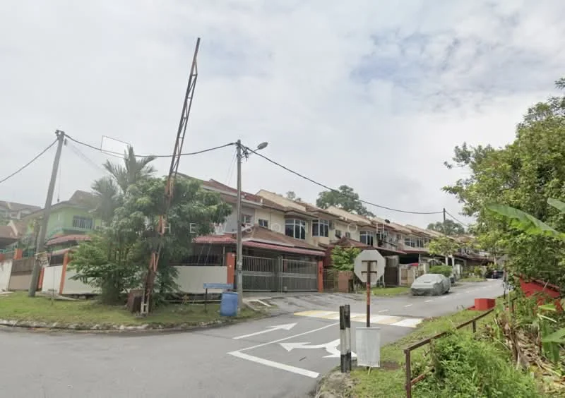 Exterior type: linked terrace house; features: two-storey linked terrace houses, red tiled roofs, white painted facade, front gardens with low fencing, paved driveway, street lighting, utility poles, surrounding greenery, curved road layout, visible parked car; style: modern.