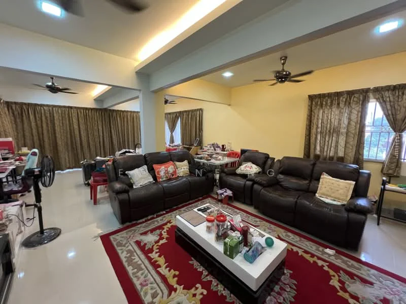 Living features: 3-seater leather sofa in dark brown, 2-seater leather sofa in dark brown, coffee table with decorative items, area rug with floral pattern, ceiling fan with light, recessed downlights, curtains in brown, wall-mounted TV, decorative cushions, side table with lamp; style: contemporary.
