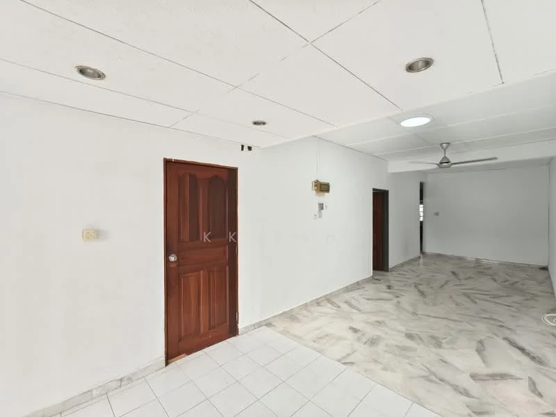 Room features: white painted walls, marble tile flooring, ceiling fan, recessed downlights, wooden door, door frame, light switch, air conditioning unit, open layout; style: modern.