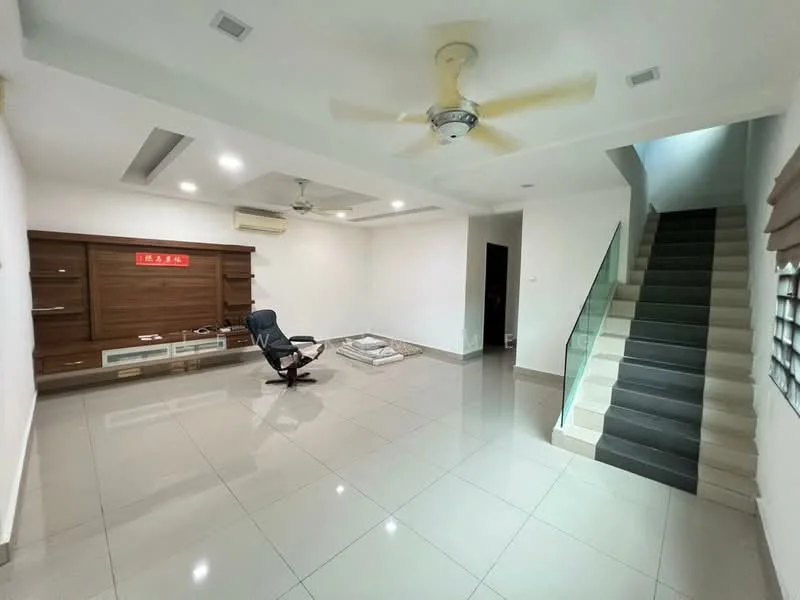 Living features: glossy ceramic tile flooring, white painted walls, tray ceiling with recessed lighting, 5-blade ceiling fan, wall-mounted wooden cabinet, large windows with blinds, open space layout, staircase leading to upper floor; style: modern.