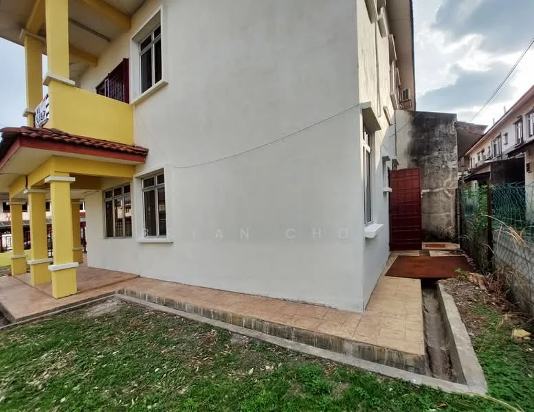 Exterior type: semi-detached house; features: white painted facade, red tiled roof, ground floor with porch, windows with white frames, side entrance gate, paved walkway, manicured lawn, fenced yard; style: modern.