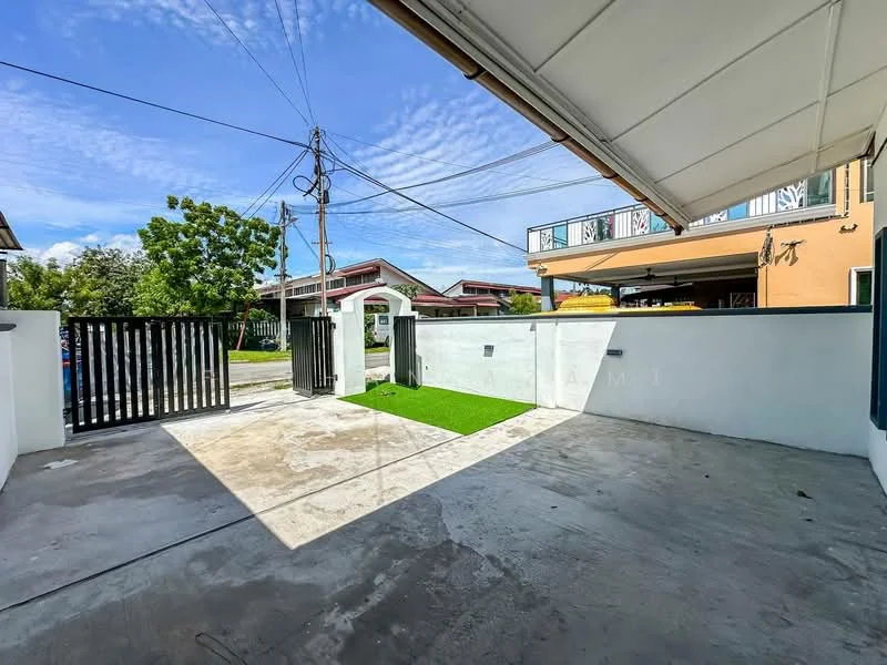 Exterior type: linked terrace house; features: concrete flooring, manicured lawn, fenced perimeter, gate access, driveway, surrounded by greenery, clear blue sky, street view, single-storey, open space; style: modern.
