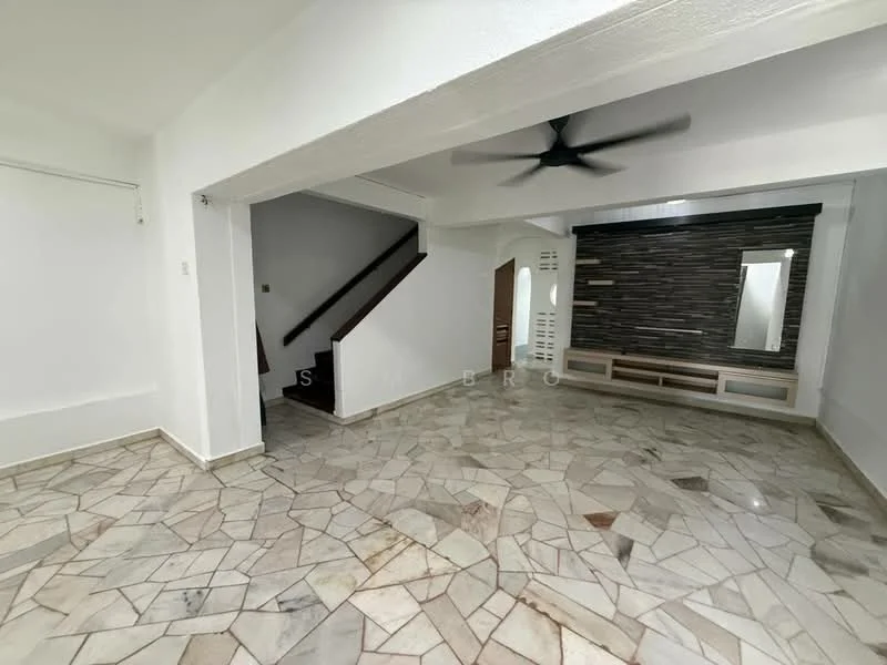 Living features: marble flooring, white painted walls, exposed ceiling beams, 5-blade ceiling fan, feature wall with stone cladding, built-in shelving unit, staircase with wooden railing, large open space; style: modern.