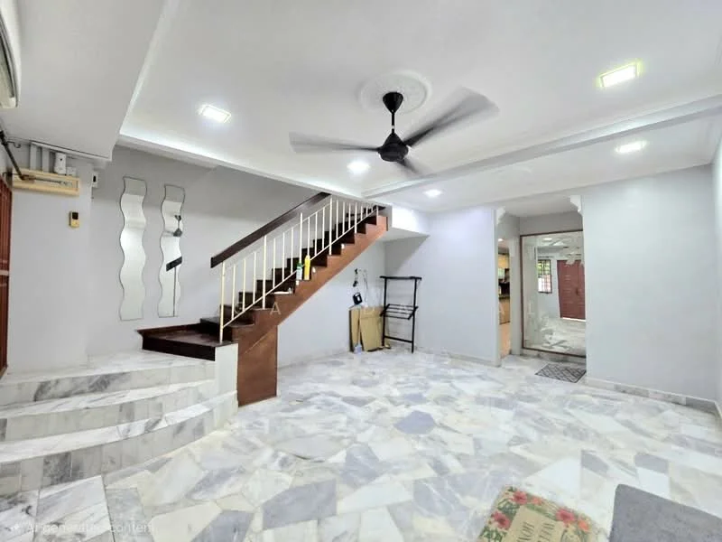 Living features: marble flooring, white painted walls, 5-blade ceiling fan with light, staircase with wooden railing, decorative mirror, wall-mounted air conditioning unit, open layout, recessed lighting; style: modern.