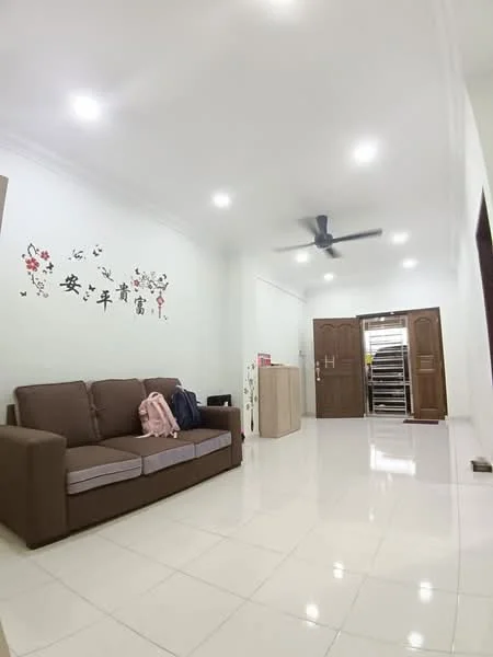 Living features: white painted walls, glossy white tile flooring, 5-blade ceiling fan with light, sofa in brown fabric, decorative wall decals, double wooden doors, storage cabinet, area rug; style: modern.