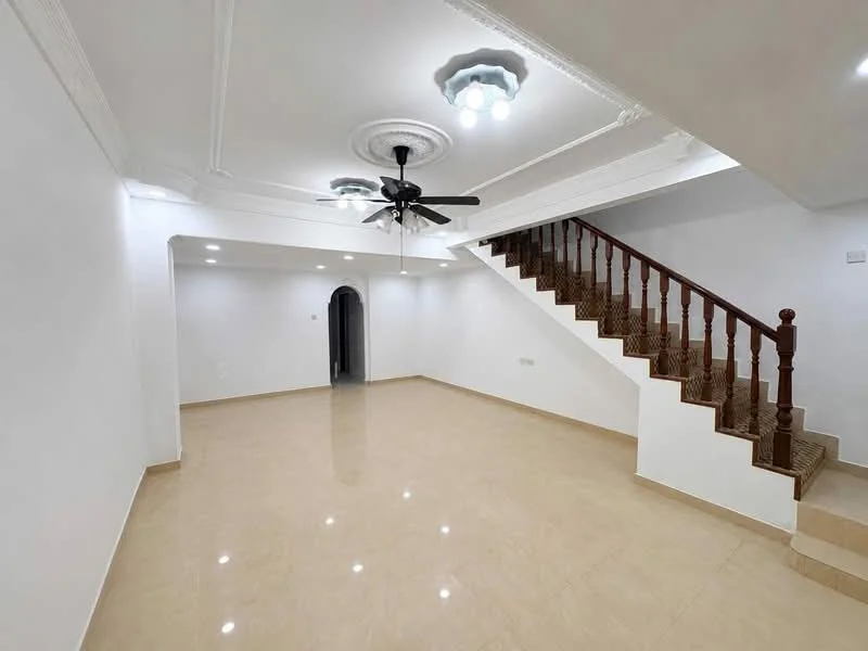 Living features: cream tiled flooring, white painted walls, tray ceiling with decorative moulding, 5-blade ceiling fan with light, recessed LED downlights, wooden staircase with balustrade, arched doorway, open layout; style: modern.