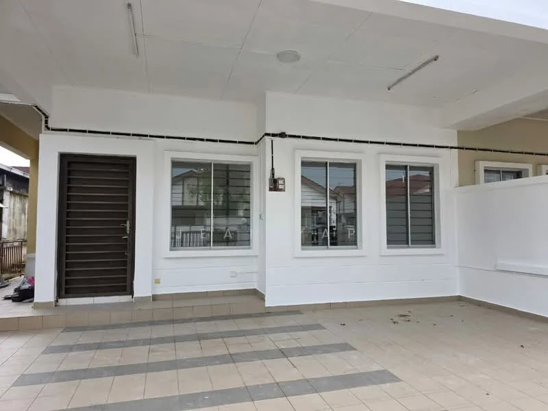 Exterior type: linked terrace house; features: white painted facade, flat roof, tiled flooring, double-hung windows with grid pattern, main entrance door with wood finish, exposed ceiling with fluorescent lighting, surrounding wall with white paint, paved walkway; style: modern.