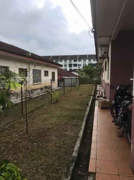 Exterior type: linked terrace house; features: fenced yard, manicured lawn, paved walkway, single-storey building, adjacent buildings, outdoor space, garden area, roof overhang, air conditioning unit visible; style: modern.