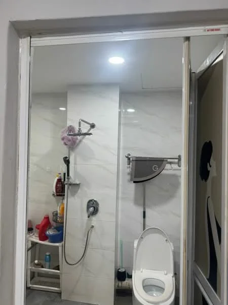 Bathroom features: white tiled walls, marble effect wall tiles, shower area with glass partition, handheld shower, wall-mounted showerhead, toilet, chrome towel rack, shelf with toiletries, recessed ceiling lights; style: modern.