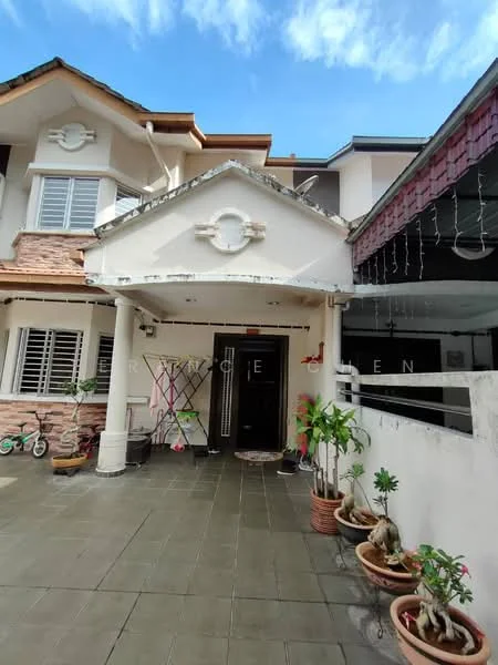 Exterior type: linked terrace house; features: white painted facade, red tiled roof, stone cladding on lower section, front porch with tiled flooring, decorative columns at entrance, potted plants at entrance, outdoor clothes drying rack, windows with shutters, decorative eaves, clear blue sky; style: modern.
