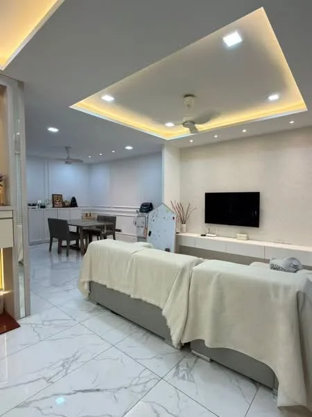 Living features: marble tile flooring, white painted walls, tray ceiling with recessed lighting, 5-blade ceiling fan with light, wall-mounted TV, sofa with throw blankets, decorative items on TV console, neutral color scheme, open layout to dining area; style: modern.