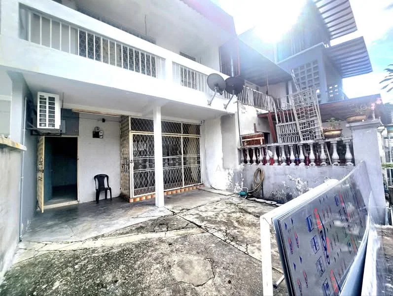 Exterior type: semi-detached house; features: concrete flooring, metal gate, gravel driveway, balcony with railing, satellite dish, exterior wall with paint, manicured garden area, outdoor seating area, fenced perimeter, visible plumbing fixtures, multiple levels, sunlight exposure; style: modern.