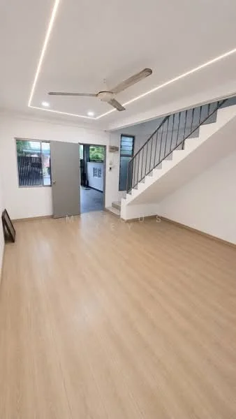 Living features: light wood laminate flooring, white painted walls, recessed ceiling lights, 5-blade ceiling fan, large windows with vertical blinds, open layout, staircase with metal railing, door leading to outdoor area; style: modern.