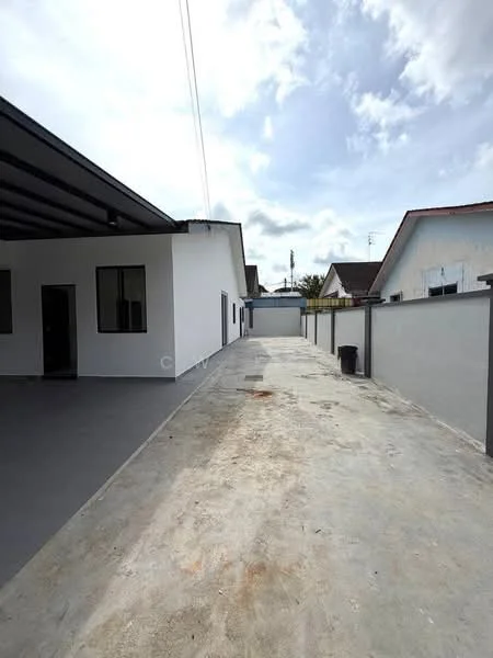 Exterior type: detached bungalow; features: concrete driveway, white painted facade, single-storey, roof overhang, manicured lawn, surrounded by fencing, clear sky, adjacent buildings visible; style: modern.