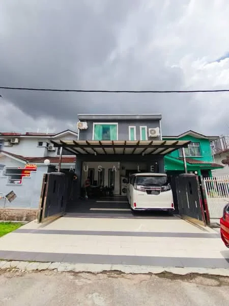 Exterior type: detached bungalow; features: grey painted facade, flat roof, car porch with awning, double-volume main entrance, manicured lawn, paved driveway, visible air conditioning units, surrounded by residential buildings; style: modern.