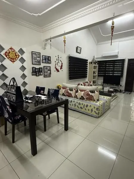 Living features: white painted walls, tray ceiling, recessed downlights, large windows with black venetian blinds, 3-seater fabric sofa with floral pattern, coffee table, TV console, wall-mounted TV, decorative wall art, dining table with 4 upholstered chairs, ceramic tile flooring, decorative items on shelves; style: modern.