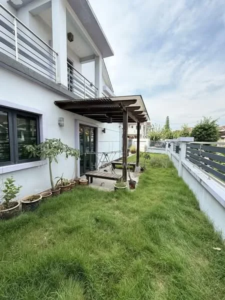 Exterior type: detached bungalow; features: white painted facade, flat roof, covered patio with wooden pergola, manicured lawn, potted plants along the patio, glass sliding door, fence with horizontal slats; style: modern.