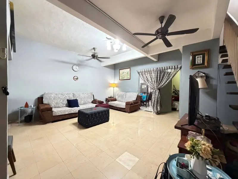Living features: 2-seater fabric sofa in light grey, 3-seater fabric sofa in brown, black tufted coffee table, ceiling fan with 3 blades, recessed downlights, cream tiled flooring, wall-mounted TV, decorative wall clock, framed artwork, curtains with floral pattern, open staircase, side table with lamp; style: contemporary.