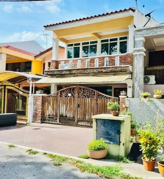 Exterior type: semi-detached house; features: two-storey building, brick facade, white painted facade, gated entrance, decorative metal gate, paved driveway, front garden with potted plants, balcony on the upper floor, roof with overhang, visible air conditioning unit, mature trees in the vicinity; style: modern.