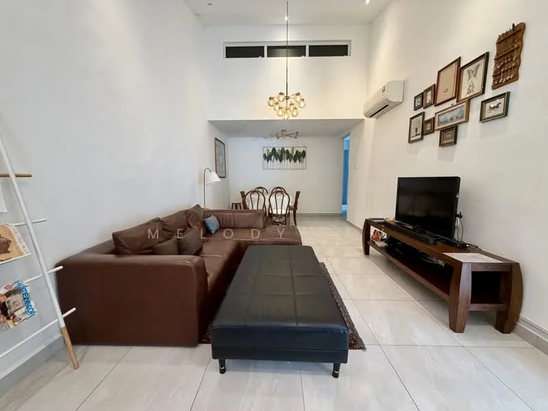 Living features: 3-seater leather sofa in brown, coffee table with black upholstery, wall-mounted TV, TV console in wood, chandelier with multiple bulbs, white painted walls, tile flooring in light color, air conditioning unit on wall, decorative wall art, wooden dining chairs, dining table in wood; style: modern.
