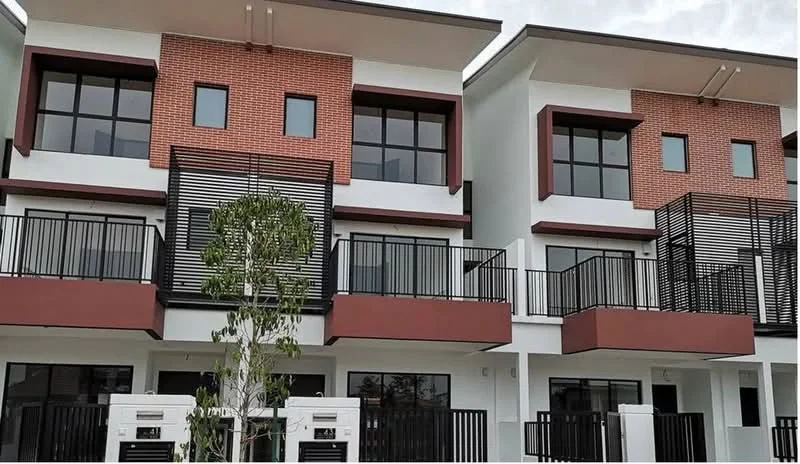 Exterior type: linked terrace house; features: red brick facade, white painted facade, recessed balconies, black metal railings, flat roof, multiple storeys, large windows, manicured landscaping, driveway with interlocking pavers; style: modern.