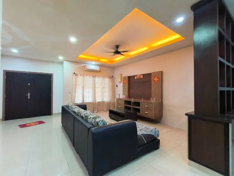 Living features: sofa with black leather upholstery, coffee table, TV console, wall-mounted TV, recessed downlights, 5-blade ceiling fan with light, cream painted walls, tray ceiling with LED strip lighting, large window with sheer curtains, tile flooring, decorative wall unit; style: modern.