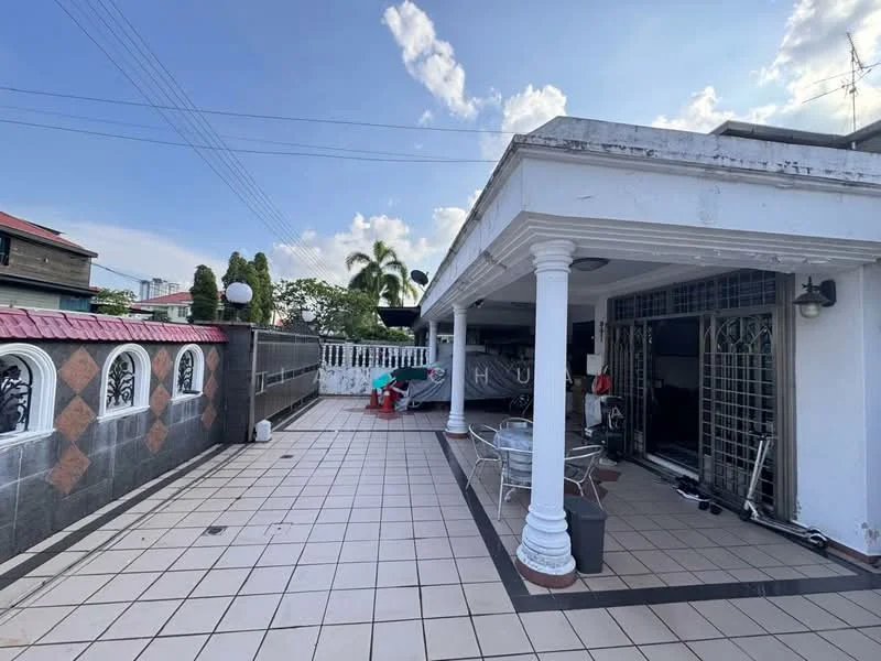 Exterior type: detached bungalow; features: covered patio area, white columns, tiled flooring, outdoor dining set, fenced perimeter, landscaped garden area, outdoor lighting, roof overhang, paved walkway, multiple palm trees, open sky view; style: modern.