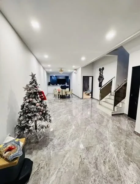 Living features: marble flooring, white painted walls, recessed downlights, decorative ceiling light, Christmas tree, staircase with wooden railing, wall-mounted sculpture, open layout to dining area, large windows, area rug; style: modern.