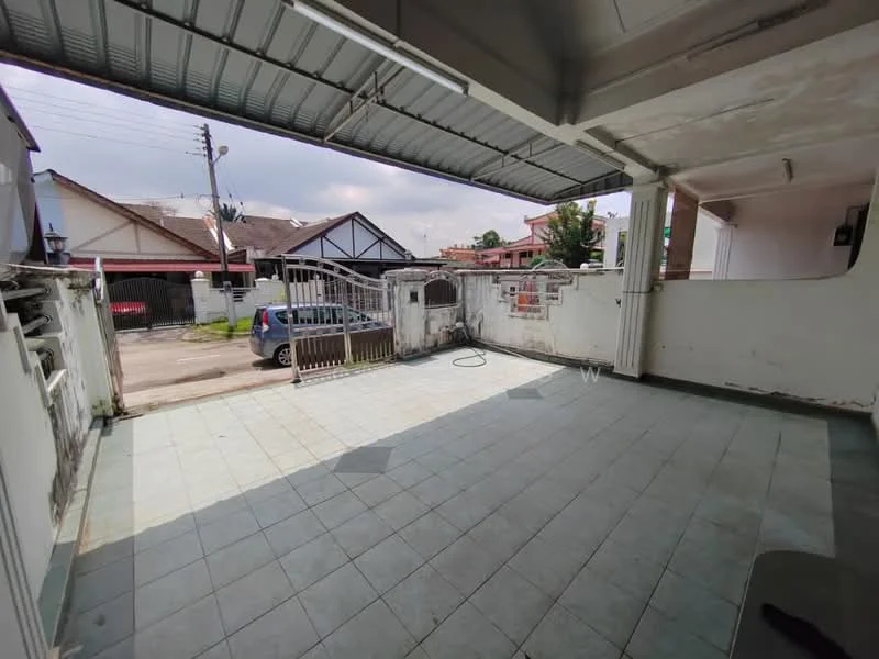 Exterior type: linked terrace house; features: paved flooring, metal gate, white painted walls, surrounding fence, open space, single-storey, front yard, car parking area; style: modern.