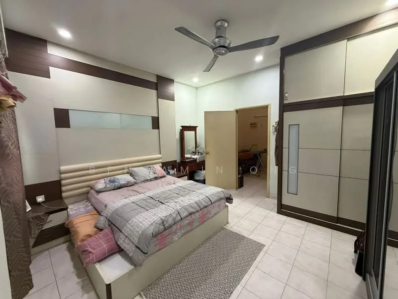 Bedroom features: queen-size bed with upholstered headboard, bedding in grey and pink, 2 bedside tables, ceiling fan with light, built-in wardrobe with sliding doors, light-coloured wall panels, dark wood accent wall, tile flooring, full-length mirror, decorative wall art, window with sheer curtains; style: modern.
