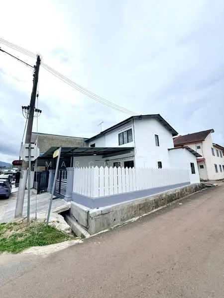 Exterior type: detached bungalow; features: white painted facade, flat roof, single-storey, manicured lawn, fenced perimeter with white picket fence, concrete driveway, surrounded by residential buildings, street view, power lines visible; style: modern.