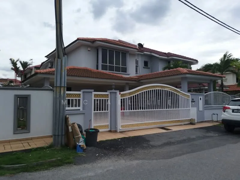 Exterior type: detached bungalow; features: grey painted facade, red tiled roof, white metal gate, paved driveway, manicured lawn, surrounded by palm trees, two-storey structure, front porch, windows with white frames, decorative balcony railings; style: modern.