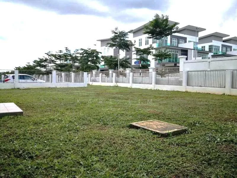 Exterior features: manicured lawn, fenced perimeter, concrete pathway, surrounding trees, two-storey residential buildings in background, cloudy sky; style: modern.