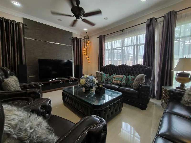 Living features: 3-seater leather sofa in dark brown, 2-seater leather sofa in dark brown, glass coffee table, decorative vase with flowers, wall-mounted TV, dark wood TV console, ceiling fan with light, curtains in dark grey, light-coloured walls, tile flooring, accent wall with stone cladding, decorative wall sconce; style: luxury.