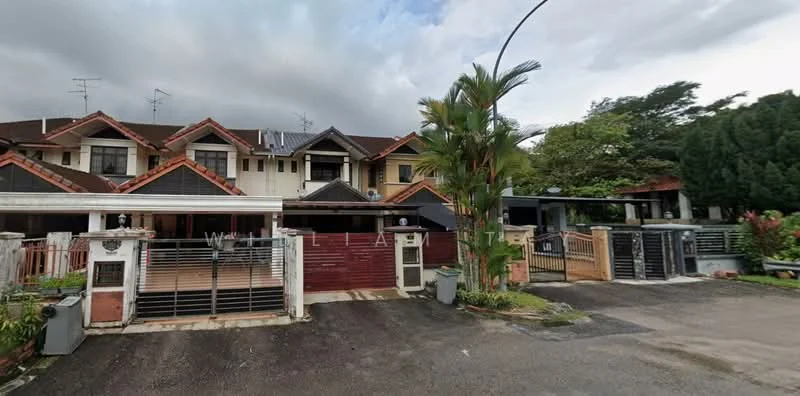 Exterior type: linked terrace house; features: two-storey linked terrace, red brick facade, cream painted facade, pitched tile roof, manicured lawn, paved driveway, gated entry, front porch with railing, landscaped garden, mature palm trees, surrounded by greenery; style: modern.
