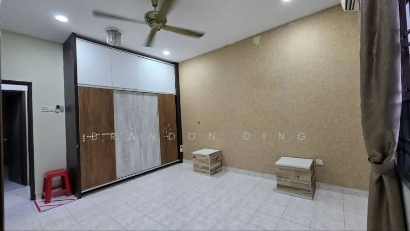Room features: cream painted walls, feature wall with textured finish, white ceiling, 5-blade ceiling fan, tile flooring, built-in wardrobe with wood and white finish, two wooden stools, window with curtains; style: modern.