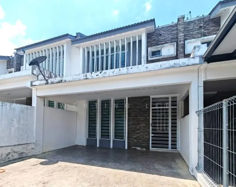 Exterior type: linked terrace house; features: two-storey building, white painted facade, stone cladding accents, vertical slatted windows, metal gate, concrete driveway, fenced perimeter, flat roof, outdoor wall with texture, visible air conditioning unit; style: modern.