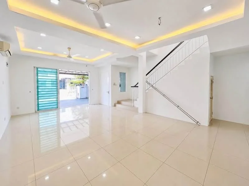 Living features: white painted walls, glossy beige tile flooring, tray ceiling with recessed lighting, 5-blade ceiling fan with light, floor-to-ceiling sliding glass door, natural light from sliding door, staircase with metal railing, air conditioning unit on wall; style: modern; view: garden.