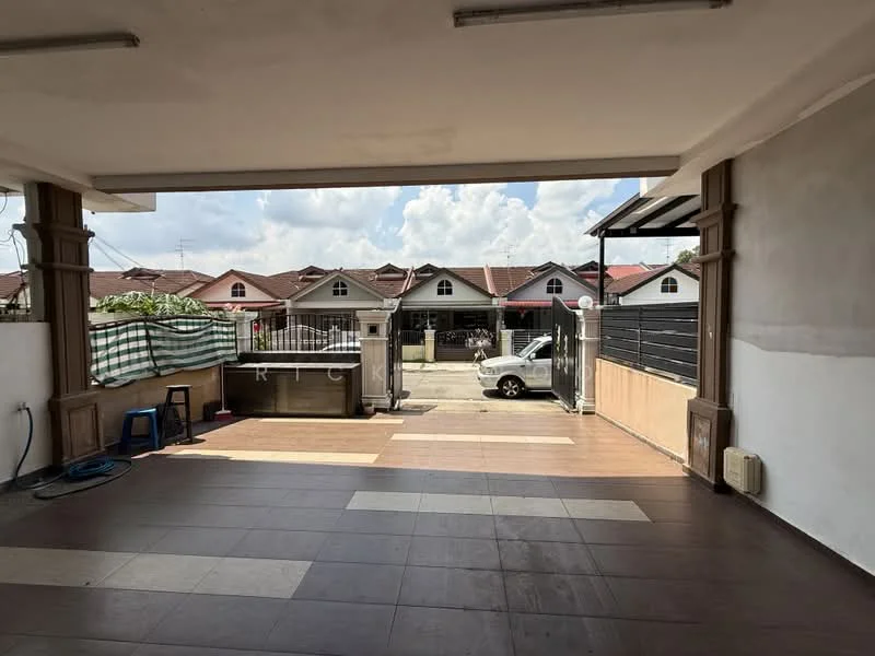 Exterior type: linked terrace house; features: paved flooring, open outdoor space, car porch, surrounding residential houses, fence, awning, exposed concrete wall, outdoor lighting, partially covered area; style: modern.