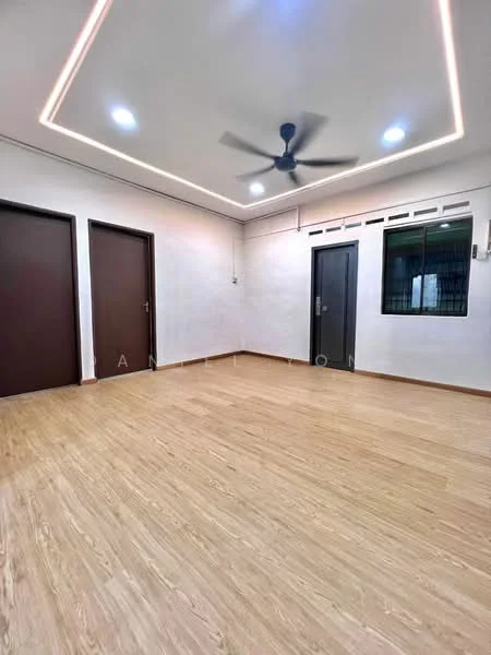 Room features: laminate flooring, white painted walls, tray ceiling with recessed lighting, 5-blade ceiling fan, two wooden doors, window with grille, light fixtures, baseboards; style: modern.