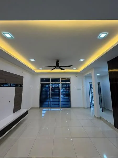Living features: white painted walls, glossy ceramic tile flooring, tray ceiling with recessed lighting, 5-blade ceiling fan with light, sliding glass door, large windows, LED strip lighting, wall-mounted feature panel, neutral color scheme; style: modern.