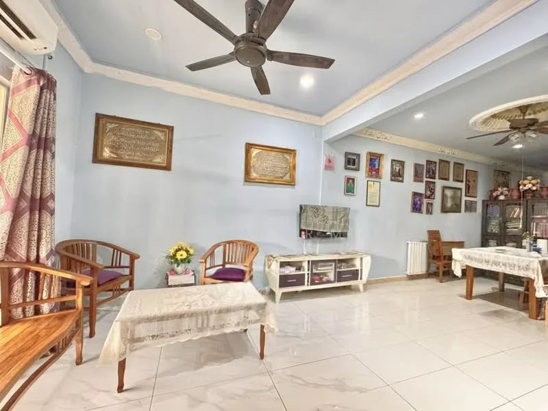 Living features: light blue painted walls, white ceiling with crown moulding, marble tile flooring, 5-blade ceiling fan, wall-mounted TV, wooden coffee table, 2 wooden armchairs, decorative wall frames, side table with flower vase, radiator, curtains with floral pattern; style: traditional.