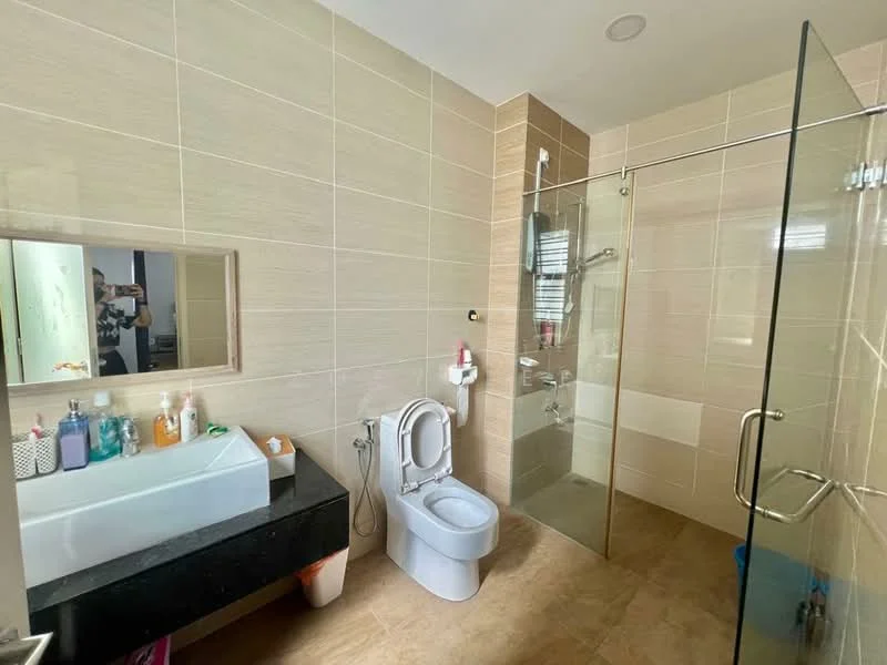 Bathroom features: single-sink vanity with black countertop, framed mirror, one-piece toilet, walk-in shower with glass enclosure, rain shower head, handheld shower, tile cladding on walls, ceramic tile flooring, wall-mounted storage for toiletries; style: modern.