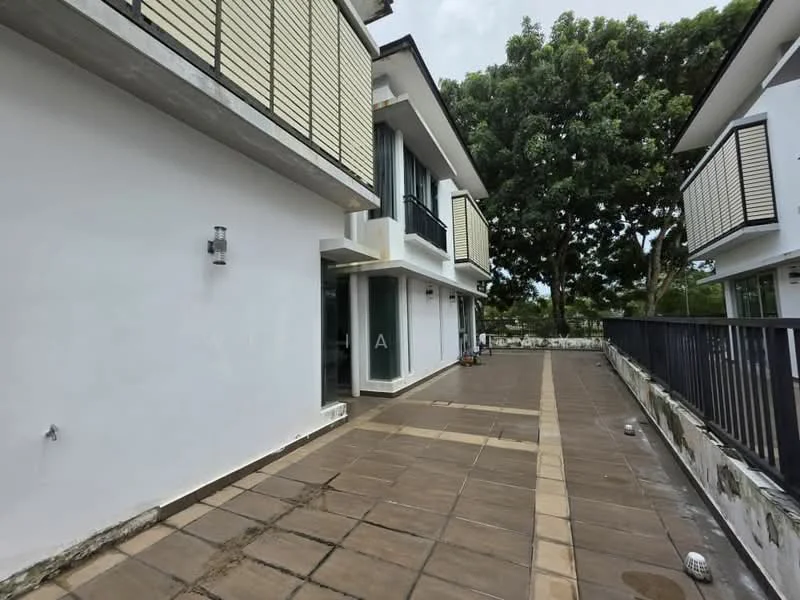 Exterior type: detached bungalow; features: white painted facade, flat roof, balconies with louvre screens, paved outdoor area, manicured landscaping, large trees in vicinity; style: modern.