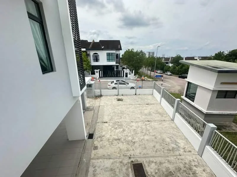 Exterior type: detached bungalow; features: white painted facade, flat roof, manicured lawn, paved driveway, fenced perimeter, surrounded by greenery, multiple car parking space; style: modern.