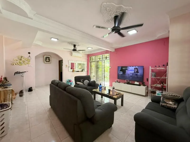 Living features: 2 grey fabric sofas, coffee table, wall-mounted TV, TV console, ceiling fan with light, recessed downlights, pink accent wall, cream painted walls, tile flooring, large windows with natural light, decorative wall shelf, laundry basket; style: modern.